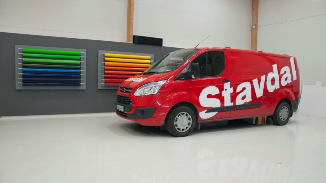Bildekor av Stavdal firmabil
